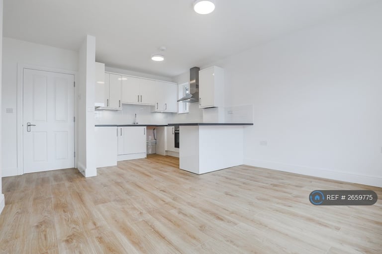 image for 2 bedroom flat in Footscray Road, London, SE9 (2 bed) (#2659775)