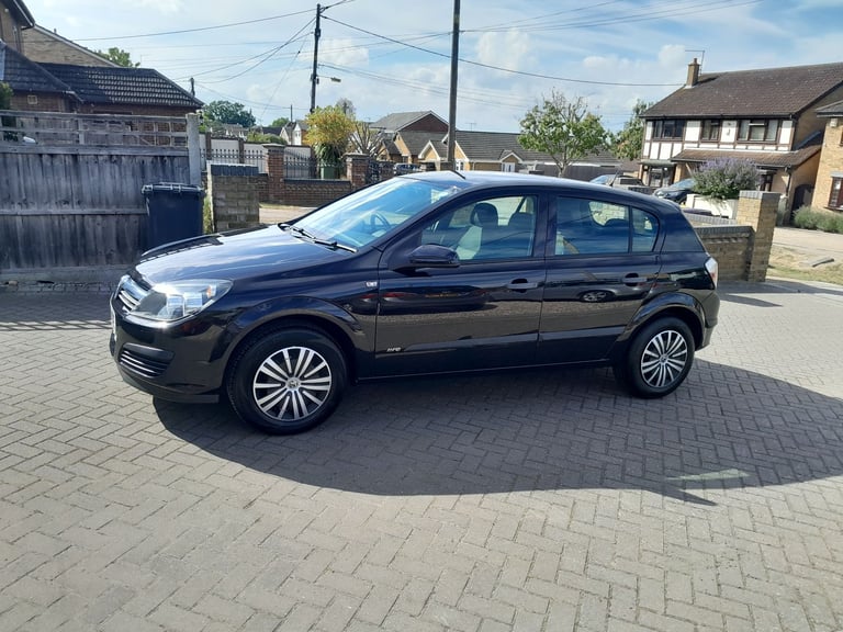 Automatic Vauxhall Astra, Only 14,000 miles, Yes 14k