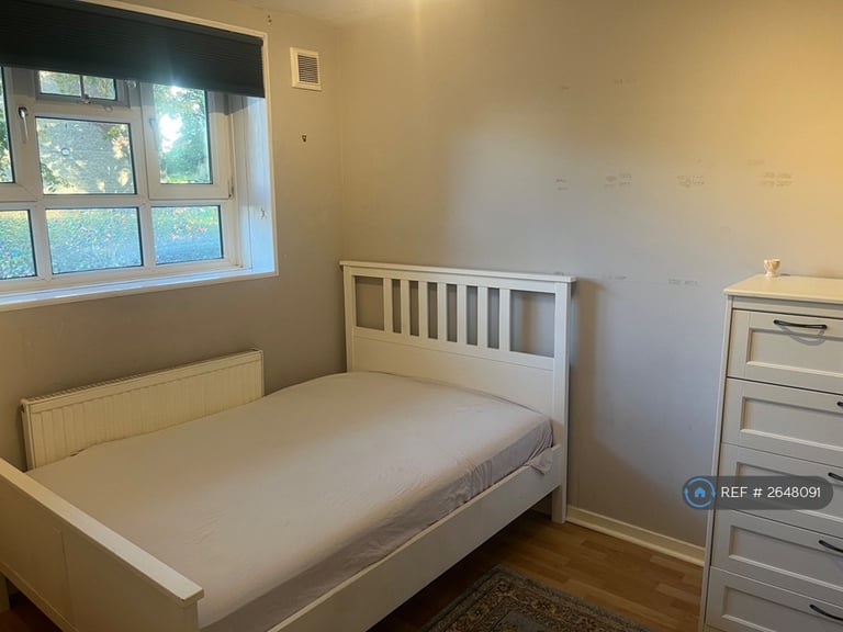 2 bedroom flat in Hartswood House, London, SW2 (2 bed) (#2648091)