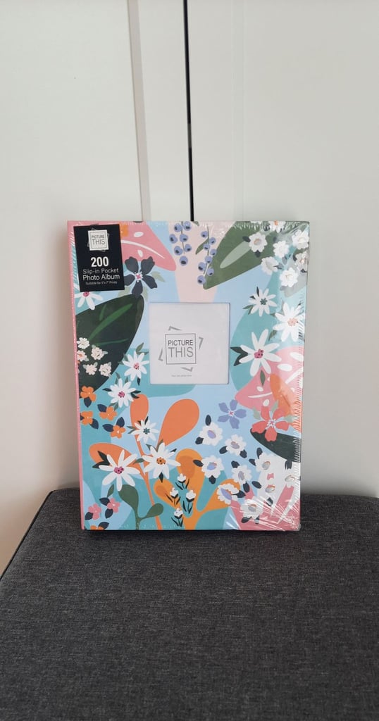 image for Floral Photo Album, 5x7in Prints, 200 Pockets, Flowers Hardcover, 28x20.5cm. Brand New. RRP £22!