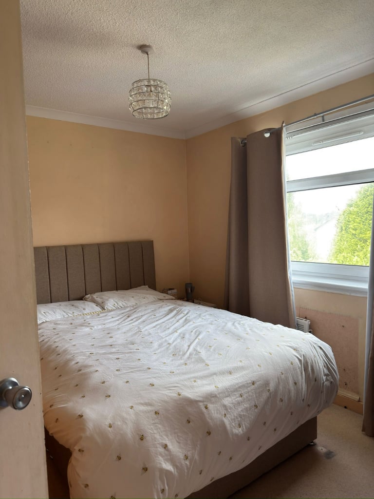 Spacious & Fully Furnished Double Room for Rent – G77 6QN