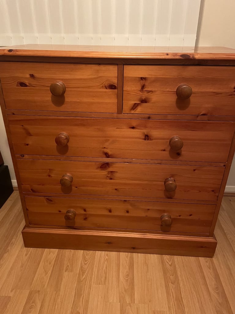 Chest of Drawers & Bedside Cabinet 