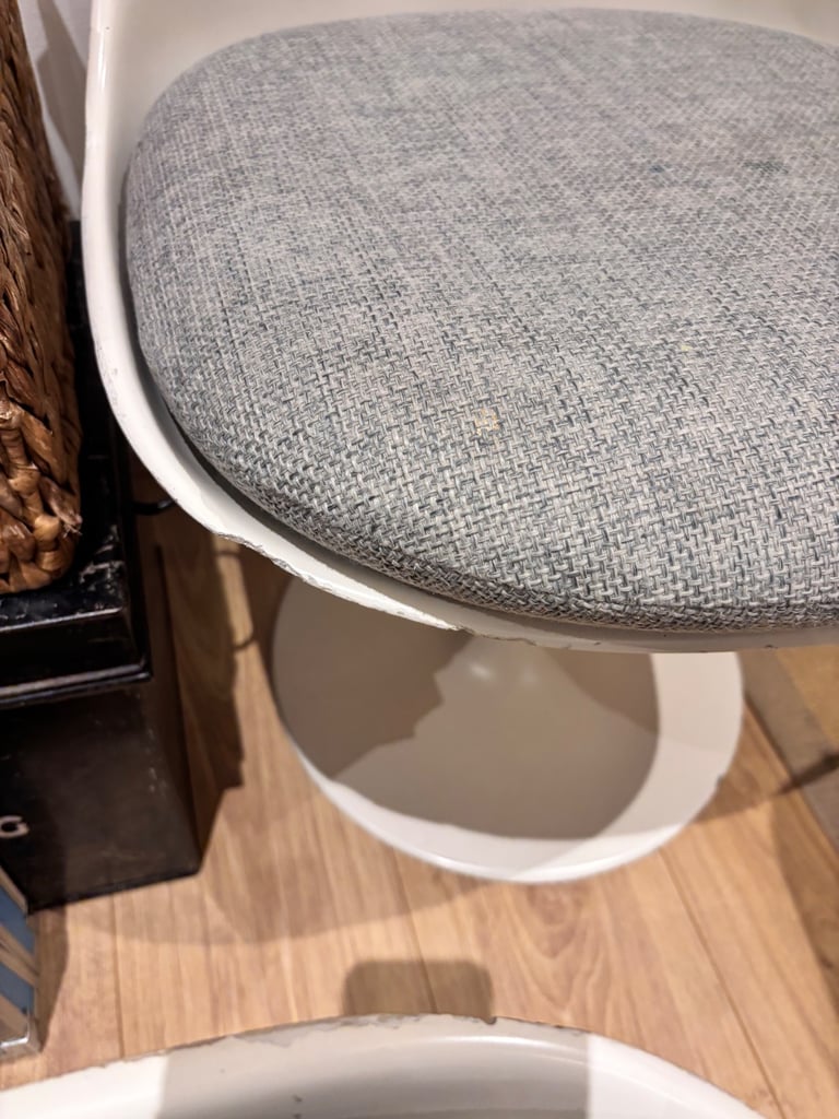 4x Eero Saarinen replica chairs