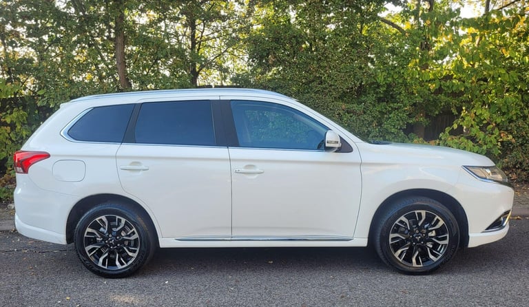  Mitsubishi Outlander 2.0h 12kWh GX3h CVT 4WD Euro 6 (s/s) 5dr Petrol/Electric Hybrid Automatic