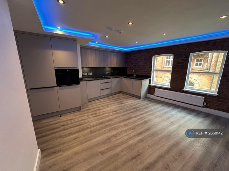 2 bedroom flat in Silvester House, Hull, HU1 (2 bed) (#2668142)