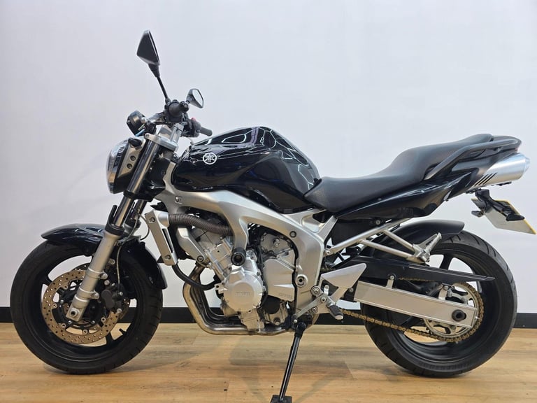 Yamaha FZ6 Fazer 600 Black 2004 - Crash Bobbins, Underseat Exhausts, 