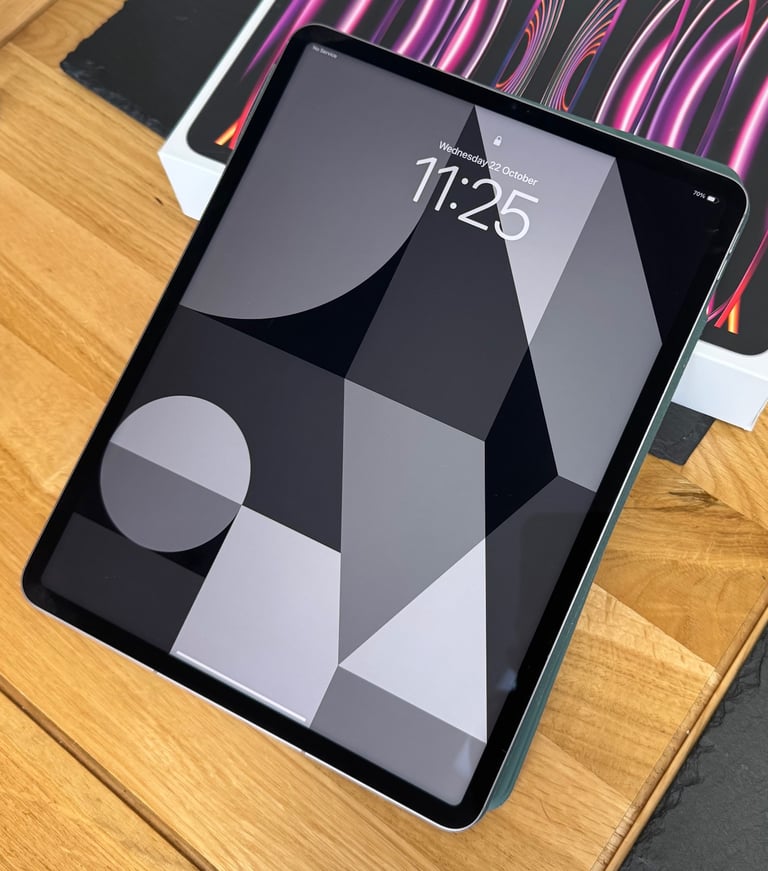 iPad Pro 12.9-inch (6th Generation) Space Grey (Boxed as New)