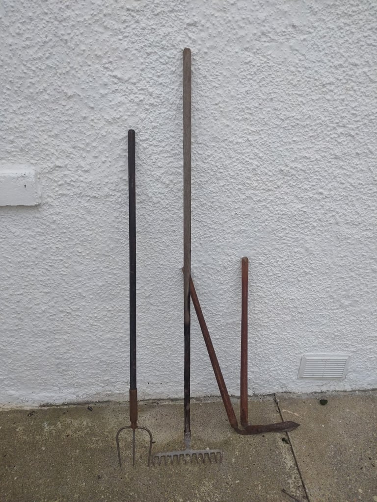 image for Vintage garden tools joblot