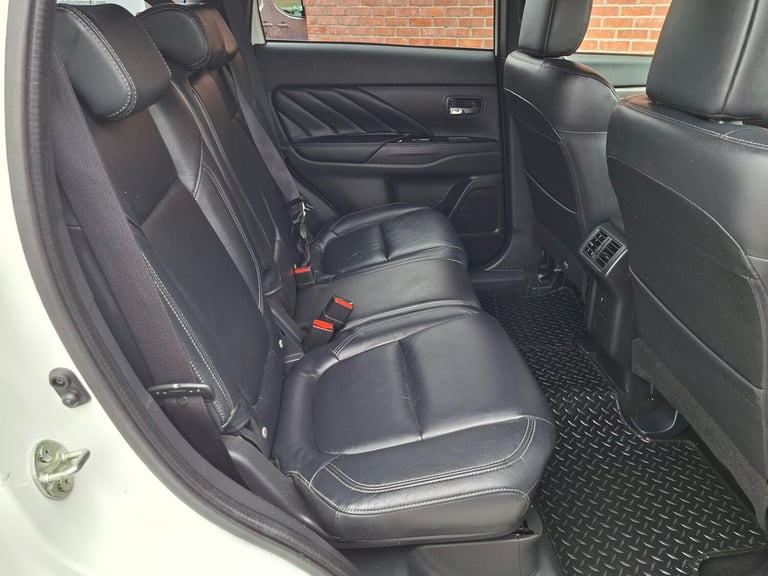 2021 21 Mitsubishi Outlander 2.4 PHEV Dynamic CVT Auto 4WD 13.8kWh. 1 Owner.