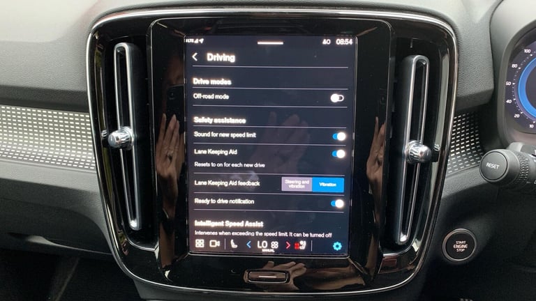 2024 Volvo XC40 2.0 B4 MHEV Plus SUV 5dr Petrol Hybrid DCT Auto Euro 6 (s/s) (197 ps) ESTATE Petr...