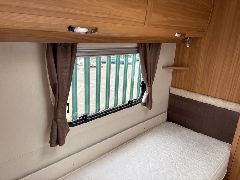 LUNAR CLUBMAN SB- FIXED SINGLE BEDS + END WASHROOM + MOTORMOVER