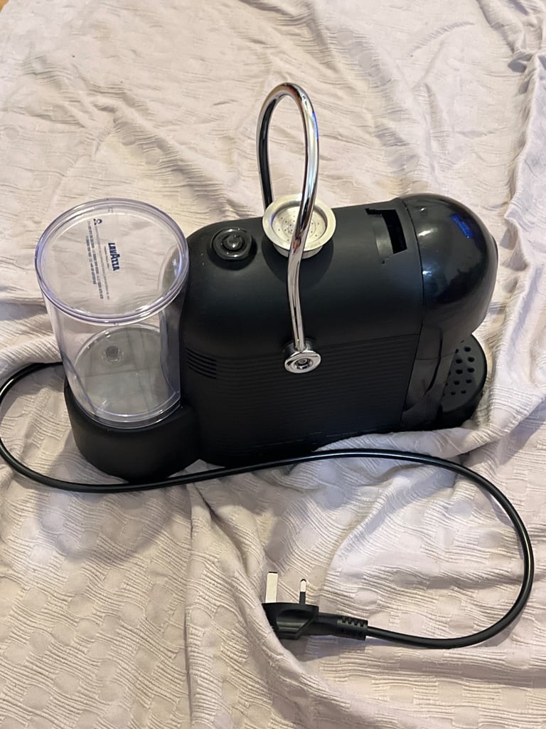 image for Lavazza A Modo Mio Jolie Coffee Machine - Black (Hardly Used, Excellent Condition, Moving Out)