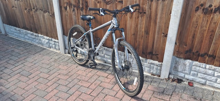 Mountain bike carrea hardly used.