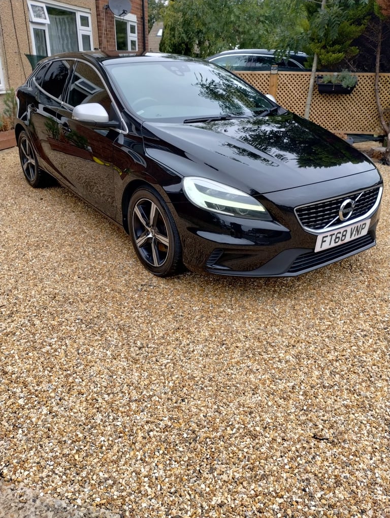 Volvo v40 R design,2.0 petrol, manual,2019