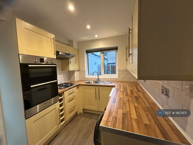 3 bedroom house in Crofton Close, Ashford, TN24 (3 bed) (#1957671)