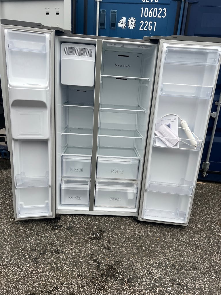 SAMSUNG AMERICAN FRIDGE FREEZER FOR SALE