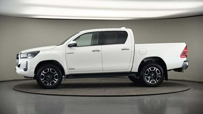 2024 Toyota Hilux 2.8 D-4D Invincible Pickup Double Cab 4dr Diesel Auto 4WD Euro 6 (s/s) (204 Pic...