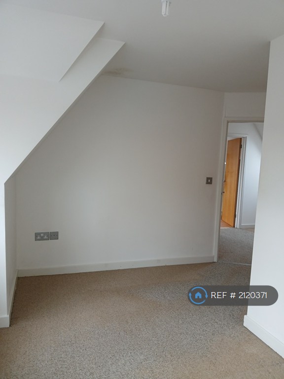 1 bedroom flat in Wessex House, Taunton, TA1 (1 bed) (#2120371)