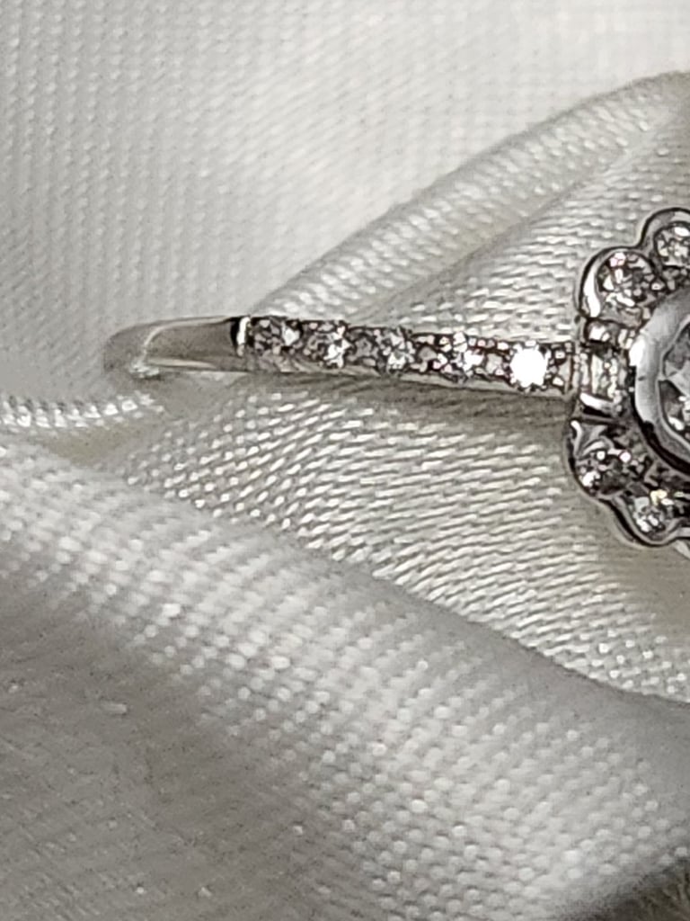 9ct White Gold Certified Natural Diamond Ring Size Q Brand new 