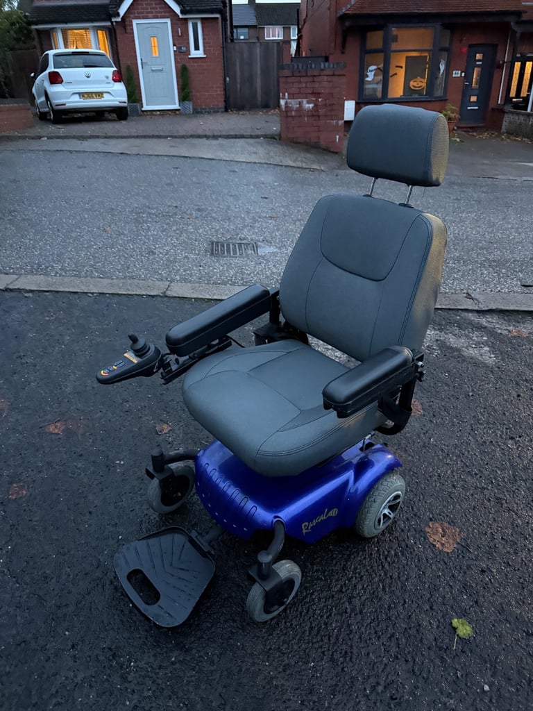Rascal 320 compact electric wheel chair with new batteries 