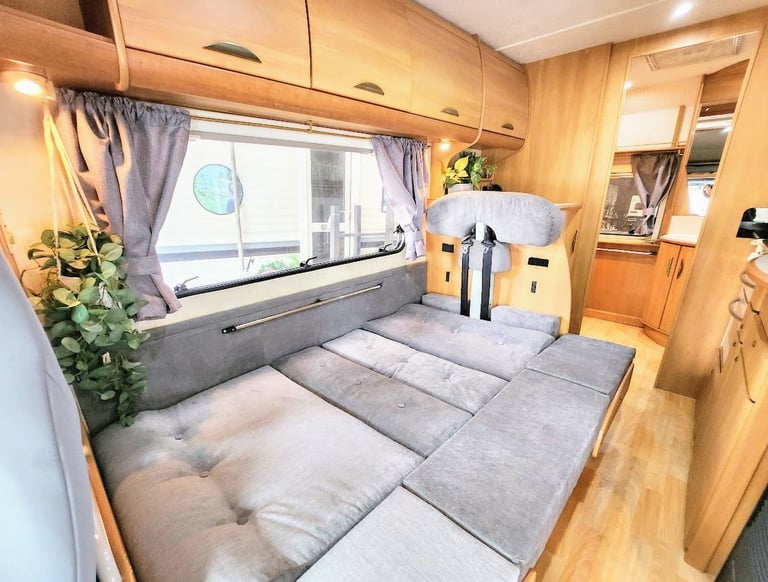 STUNNING Luxury Spacious Motorhome, 36k Miles! Full MOT, 6-Belts, Awning, Solar, Extras - ON SALE!