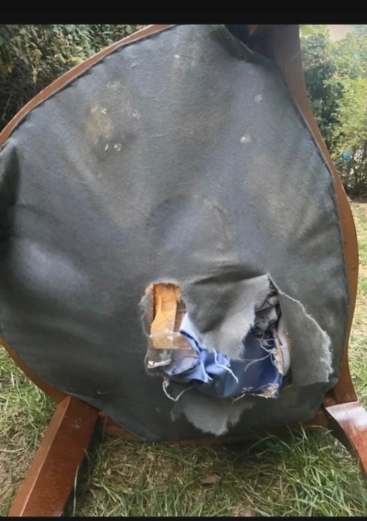 Fast moving sale! Gorgeous antique elegant wilde Louis XV style Antique Chair burgundy