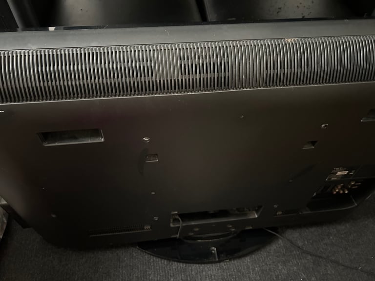 Sony LCD digital 43 TV , remote and manual 