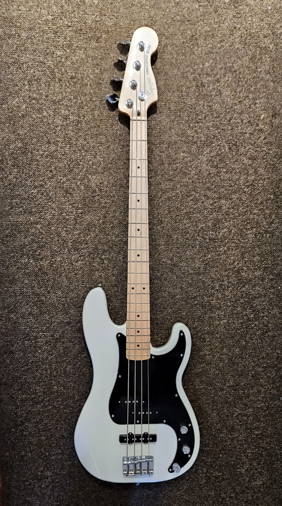 Squier by Fender Affinity Precision Bass - Like New