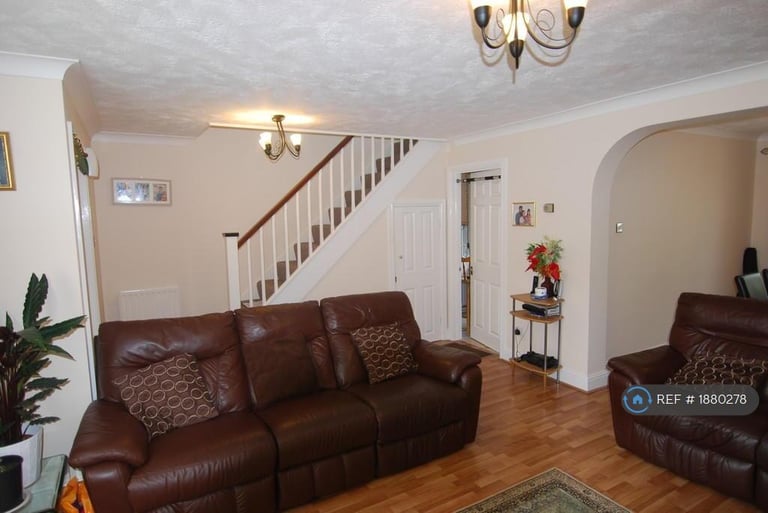 3 bedroom house in Douglas Road, Tonbridge, TN9 (3 bed) (#1880278)