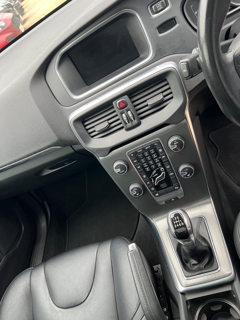 2016 Volvo V40 2.0 D2 SE Lux Nav Euro 6 (s/s) 5dr HATCHBACK Diesel Manual