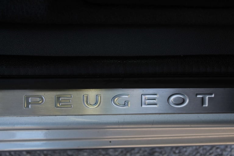 2015 Peugeot 3008 1.6 3008 Active e-HDi Semi-Auto 5dr SUV Diesel Automatic