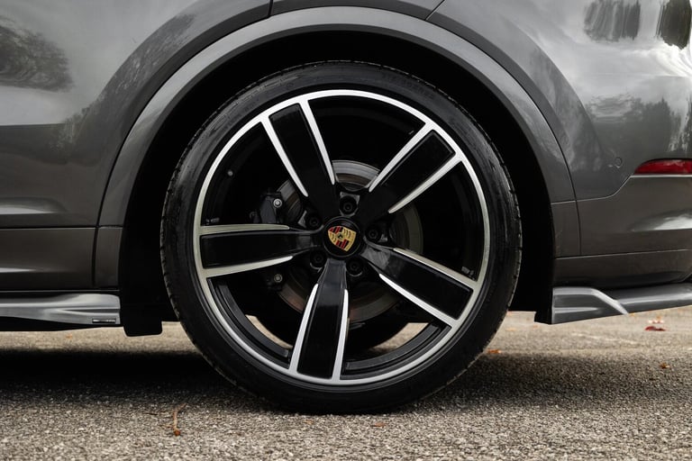 2023 Porsche Cayenne 3.0 V6 E-Hybrid 25.9kWh TiptronicS 4WD Euro 6 (s/s) 5dr ESTATE Petrol/Electr...