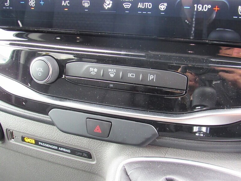 2024 Ford Transit 460 EcoBlue Limited 17 SEATER MINIBUS 165 BHP SAT NAV CAMERA H-SEATS HUGE S Min...