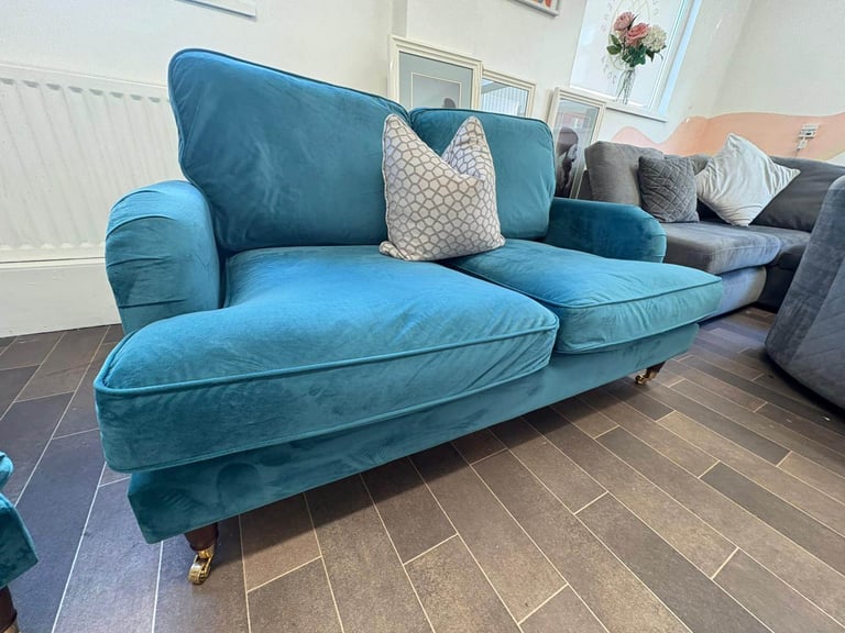 Lovely Compact French Velvet Sofa & Armchair. Delivery available🚛