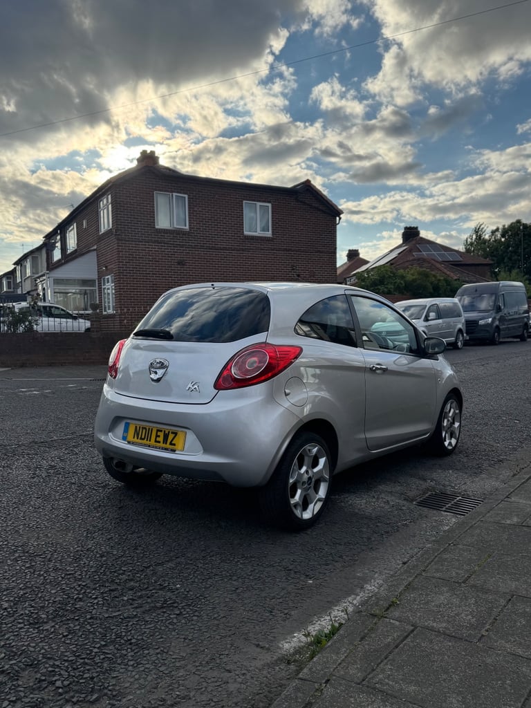 2011 FORD KA TITANIUM