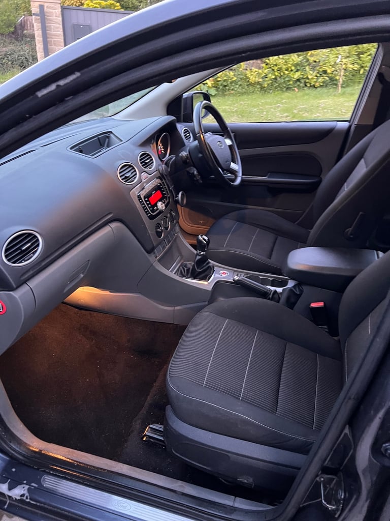 2010 Ford Focus 1.6 Titanium 5dr HATCHBACK Petrol Manual