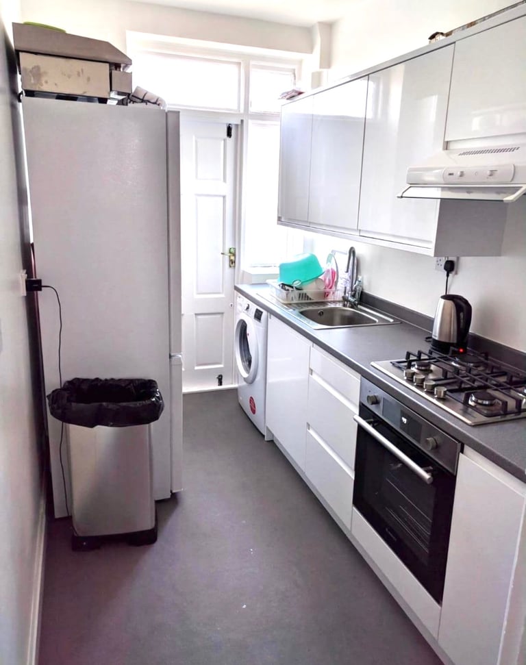 (Not a studio)Double room including bills for single occupancy Postcode HA8 6RW