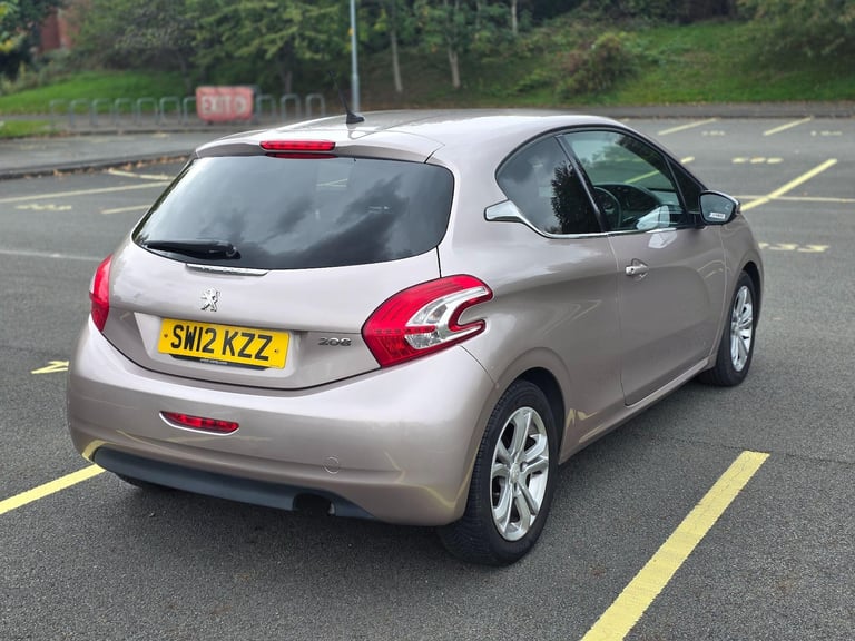 2012 Peugeot 208 1.4 VTi Allure Euro 5 3dr HATCHBACK Petrol Manual