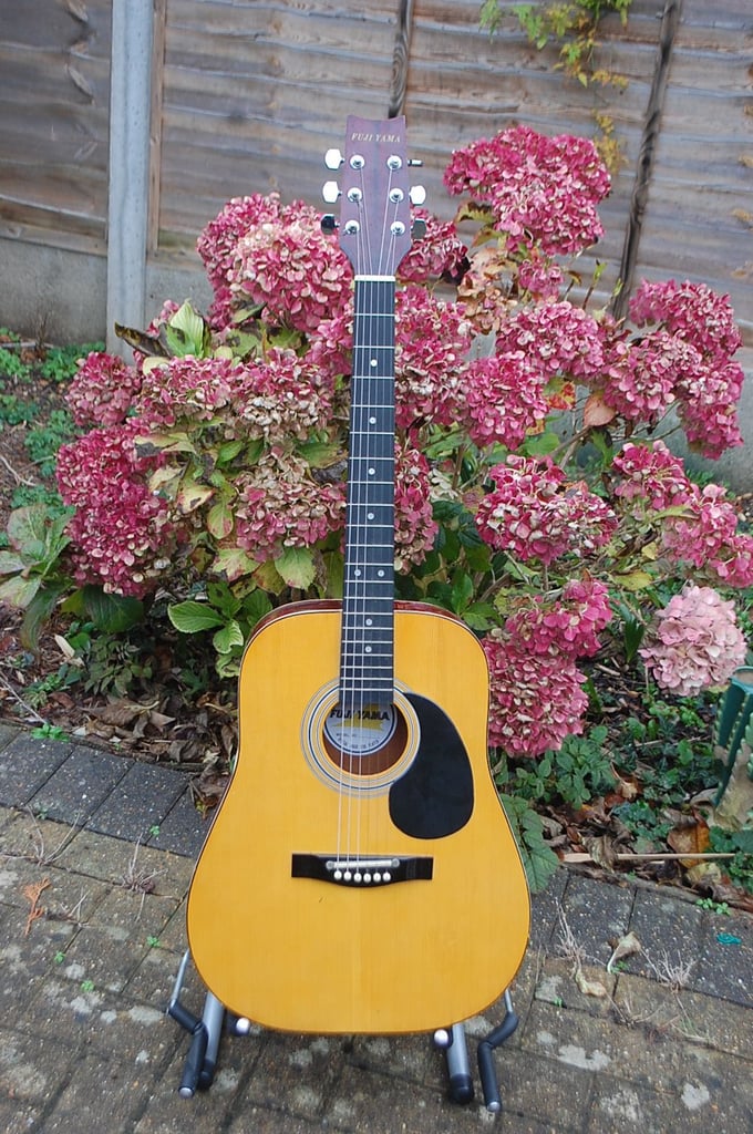 NEW FUJI YAMA ACOUSTIC GUITAR