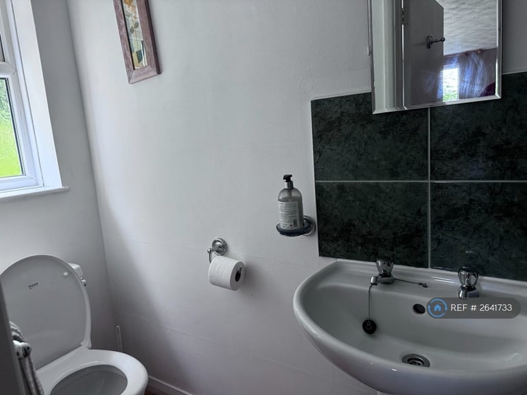 1 bedroom flat in Borough Road, Combe Martin, Ilfracombe, EX34 (1 bed) (#2641733)