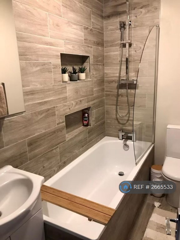 2 bedroom flat in Garratt Terrace, London, SW17 (2 bed) (#2665533)