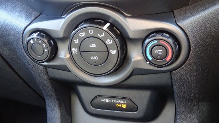 FORD ECOSPORT 1.5 Zetec 2015