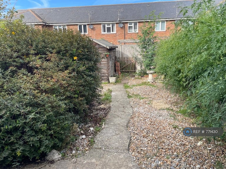 2 bedroom house in Magdala Road, Broadstairs, CT10 (2 bed) (#771430)