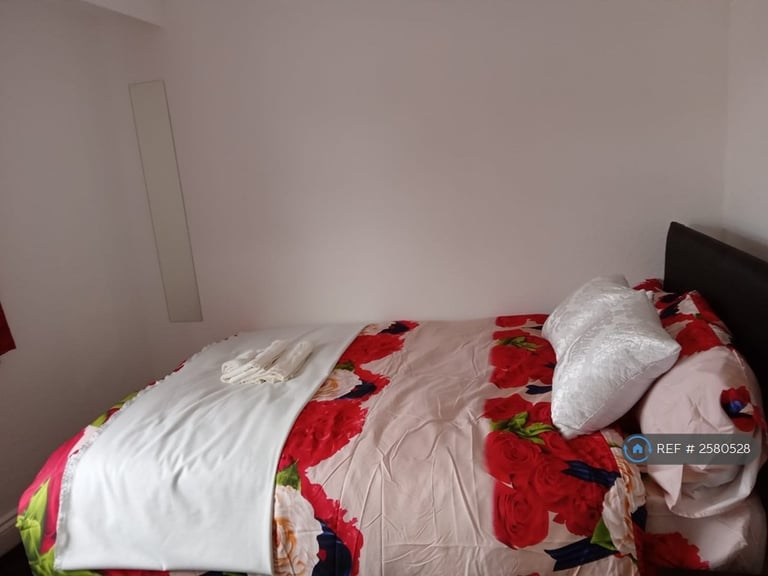 1 bedroom in Lodge Ave, Dagenham, RM8 (#2580528)