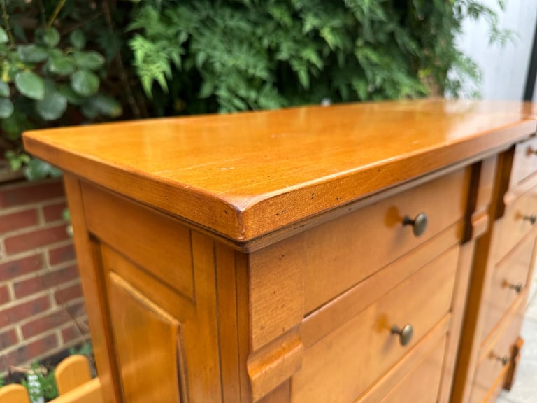 Pair of Luxury And So To Bed Manoir 4 Draw Bedside Chests – Great Condition – RRP £2,570