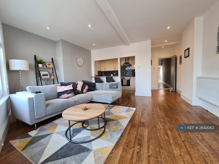 image for 2 bedroom flat in Kent Road, Southsea, PO5 (2 bed) (#2642063)