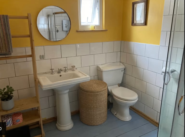 Fully furnished 3 double bedroom house £2000 per month for Dec- Feb only all bills included