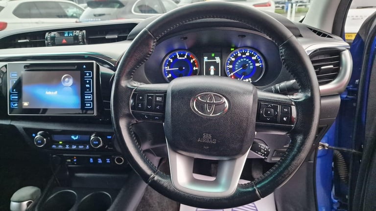 2017 Toyota Hilux 2.4 D-4D Invincible Auto 4WD Euro 6 4dr (TSS, 3.5t) PICK UP Diesel Automatic