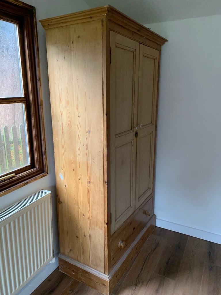 Classic pine wardrobe 