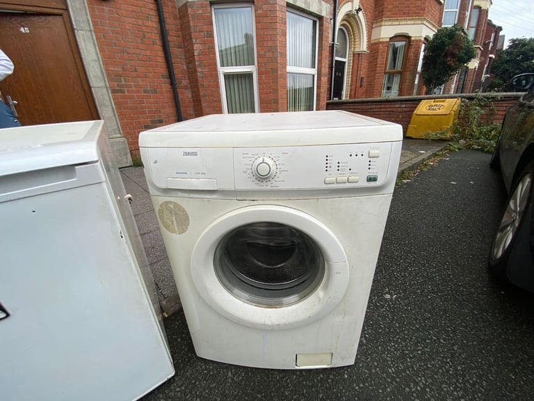 Zannussi washing machine   Perfct working order   £89